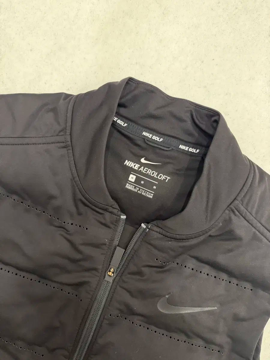 ナイキ ゴルフ エアロロフト ブラック ダウンベスト M