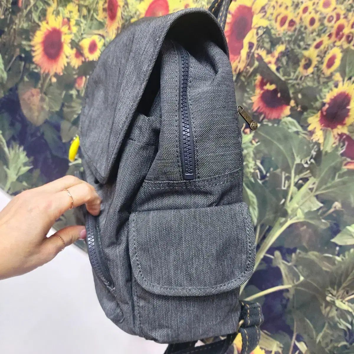 チャコールグレー バックパック