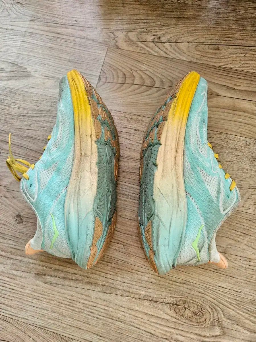 鉄板の ホカ HOKA クリフトン10 ミント|イェロー 275サイズ