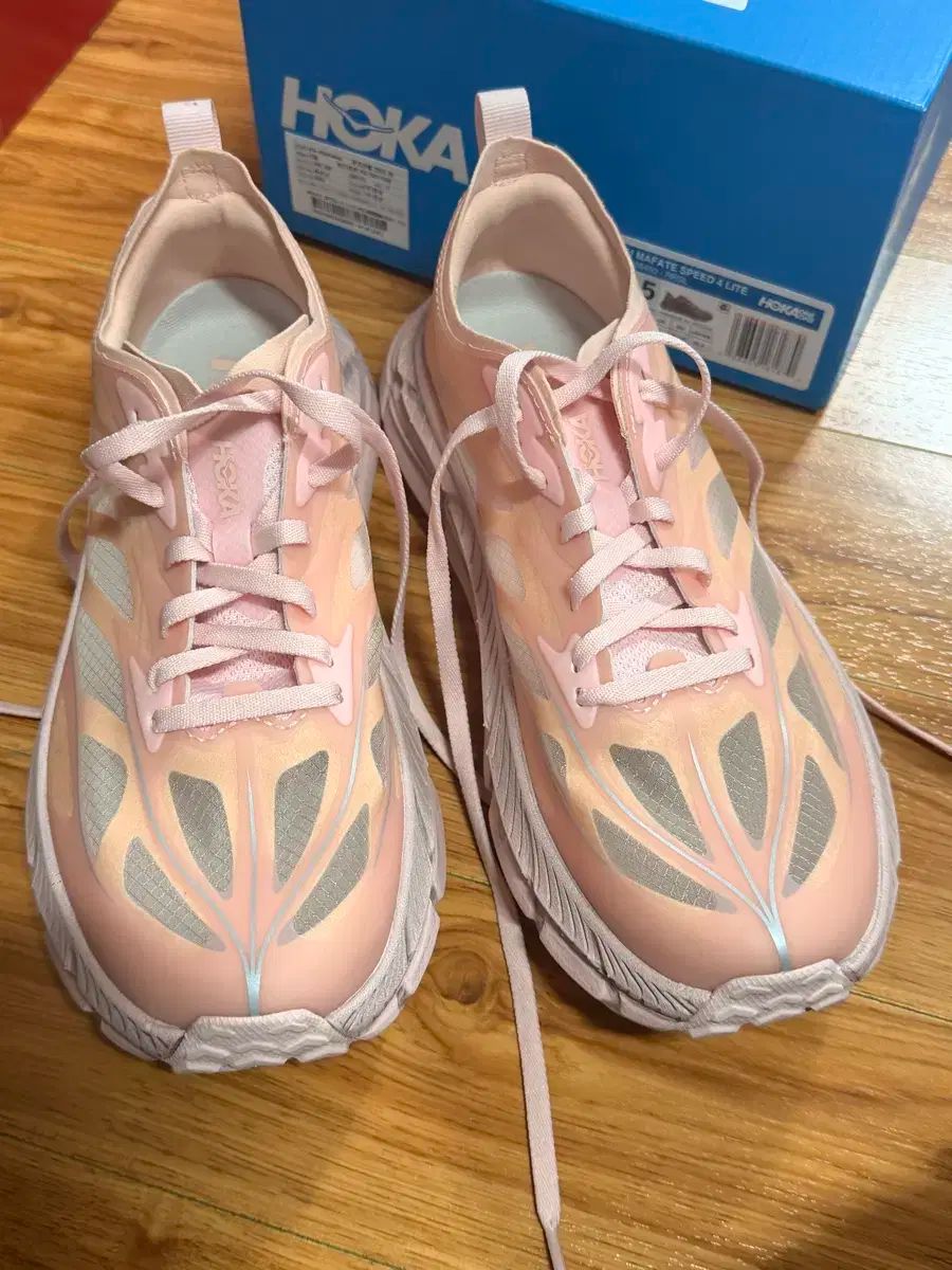 HOKA ONE ONE ホカオネオネ 麻 マファテ 4 ロゼ 245