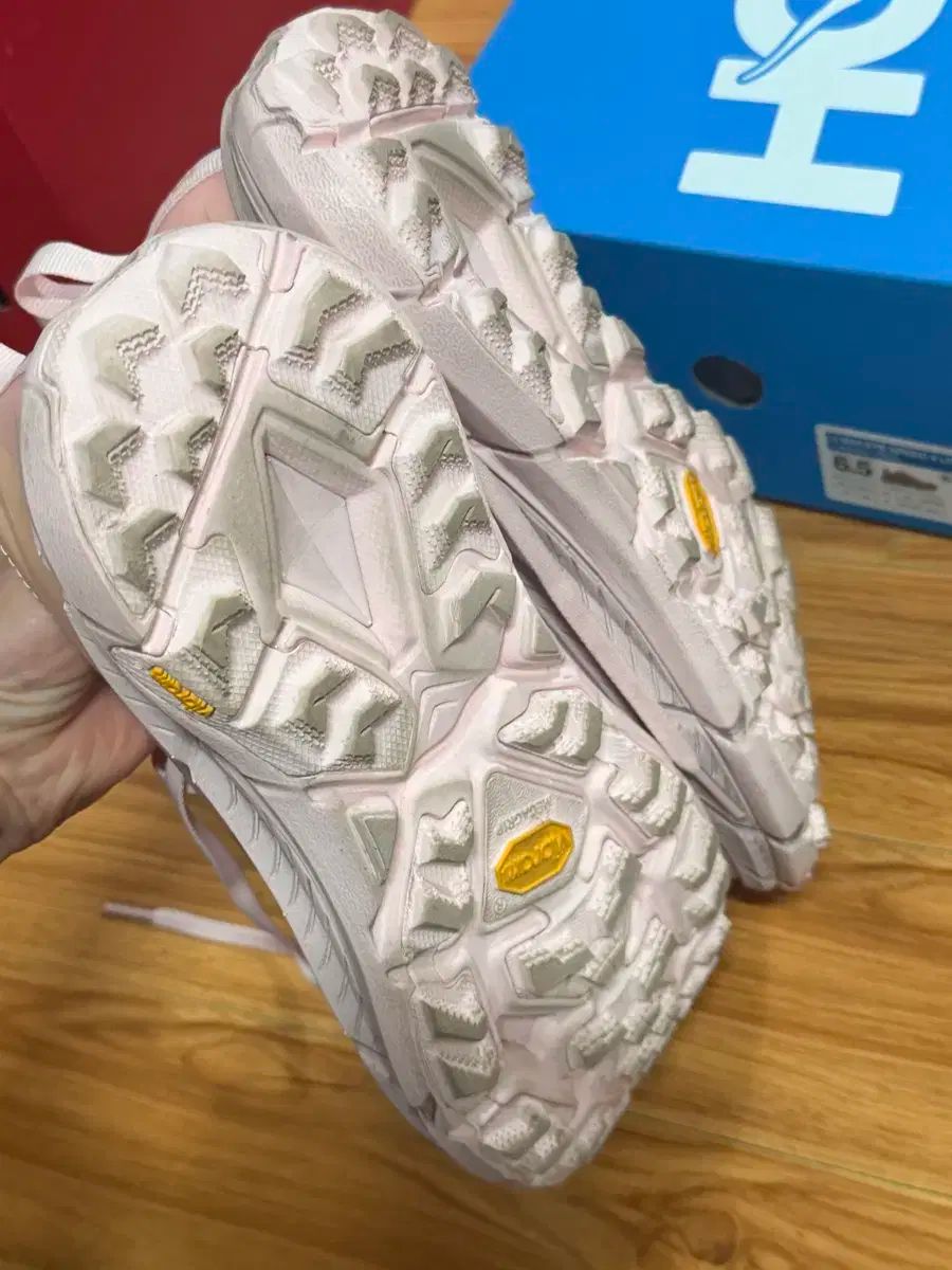 HOKA ONE ONE ホカオネオネ 麻 マファテ 4 ロゼ 245 SEKIKENZAI_JP