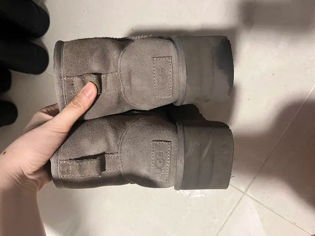 アグ Classic ミニ フラットフォーム 240