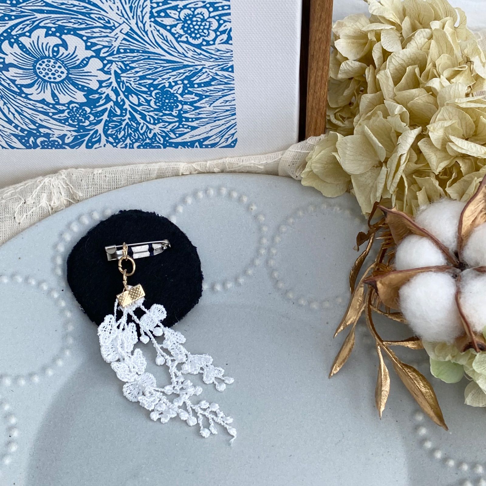 ミナペルホネン ブローチ タンバリンNV レースチャーム付き - メルカリ