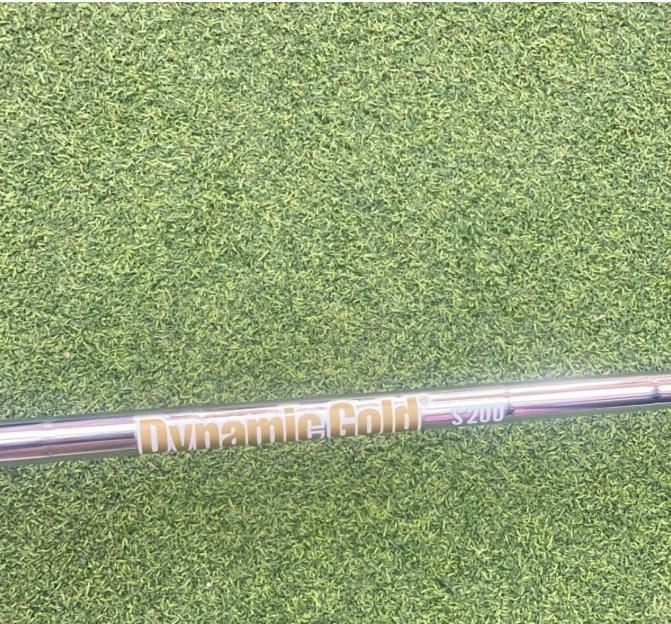  ゴルフクラブRTX 6男性がシャフトを掘り起こす その他 ゴルフ