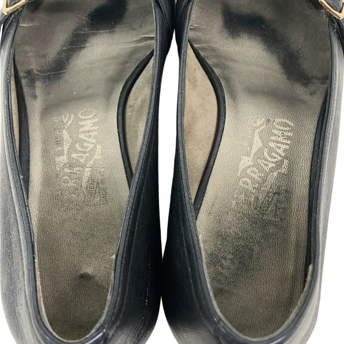  |SalvatoreFerragamo サルバトーレフェラガモ フラットシューズ 7 C レディース - 黒 レザー フラットシューズ バレエシューズ パンプス