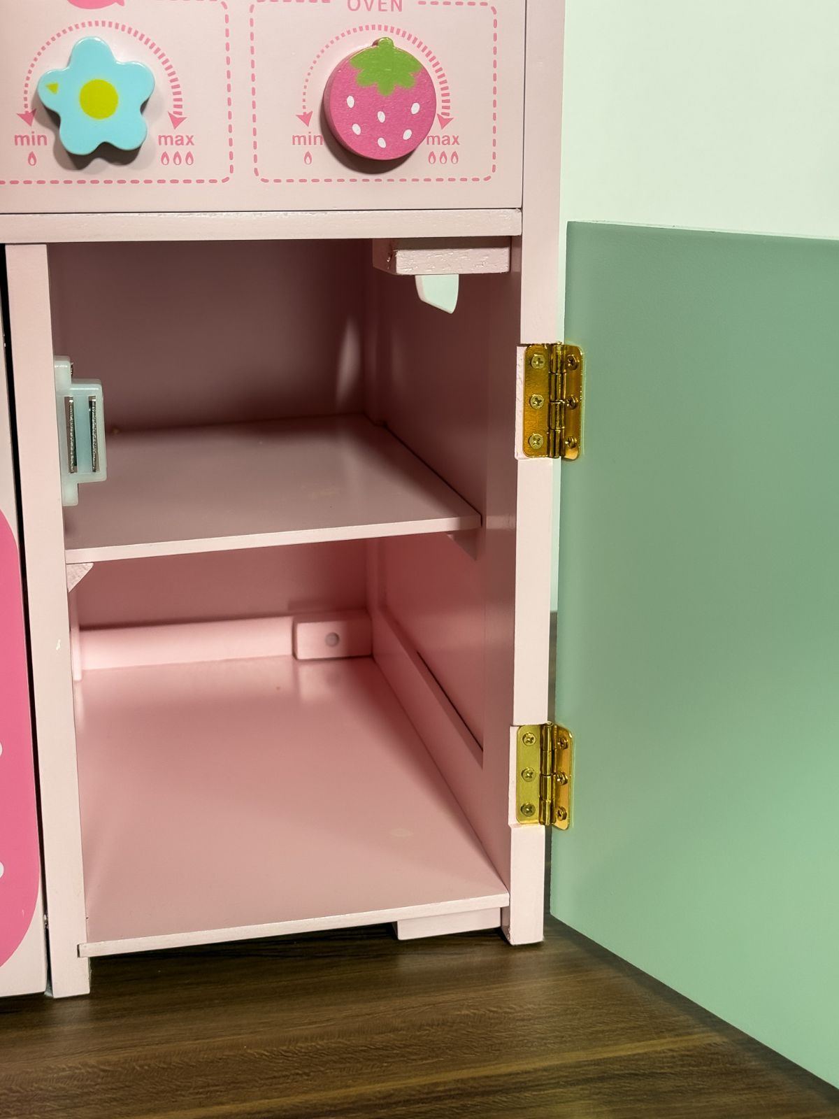 ピンクの木製キャビネット マザーガーデン 人気 ピンクの木製