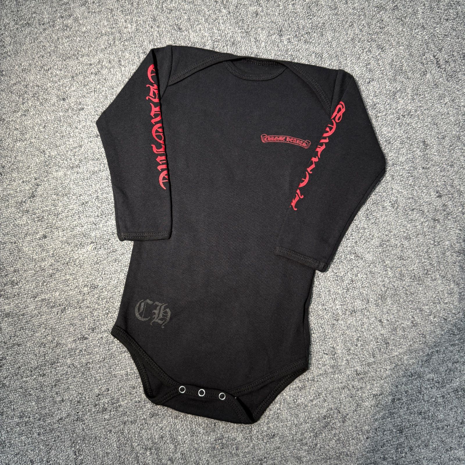 ♥ Chrome hearts クロムハーツ SCROLL LABEL ROMPER ベビー服 ロンパース 12 m
