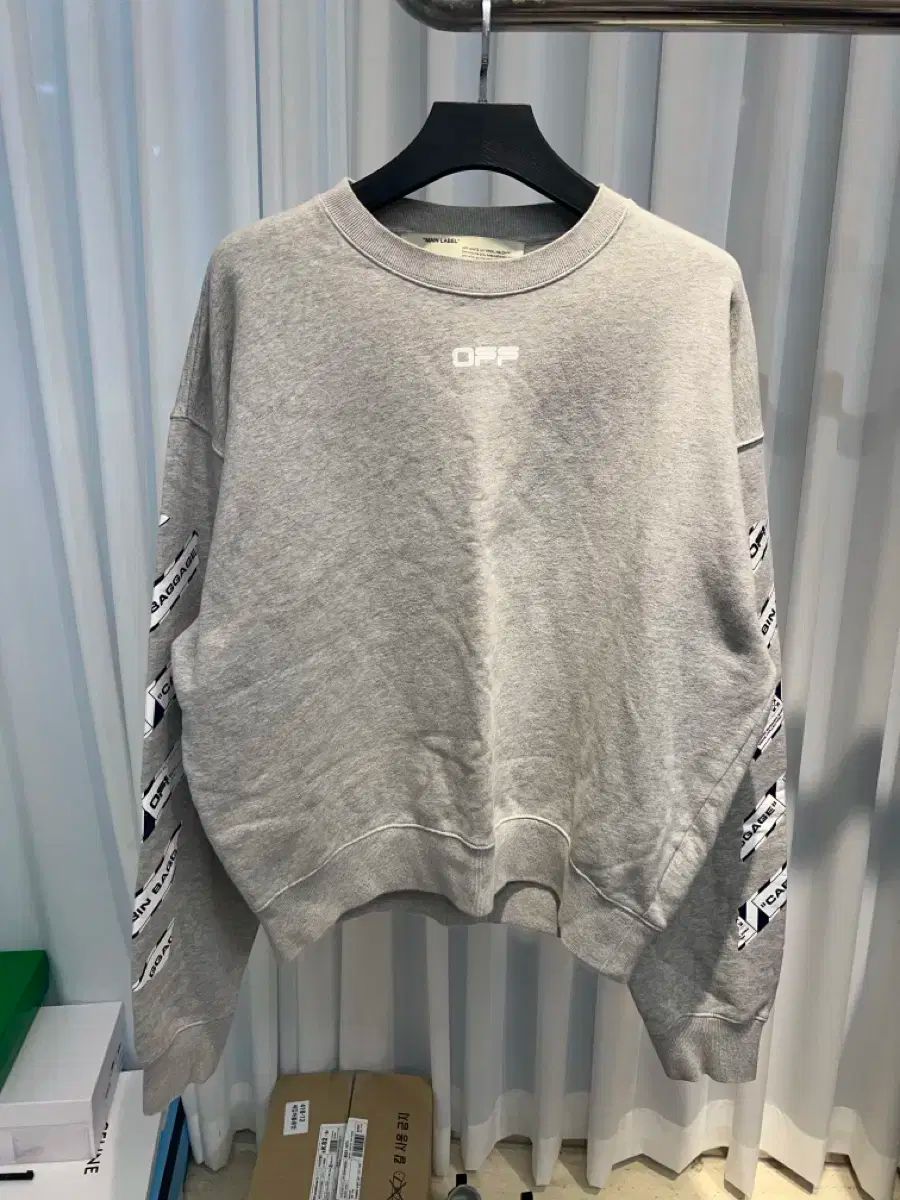 L オフホワイト エアポート アロー スウェット グレー