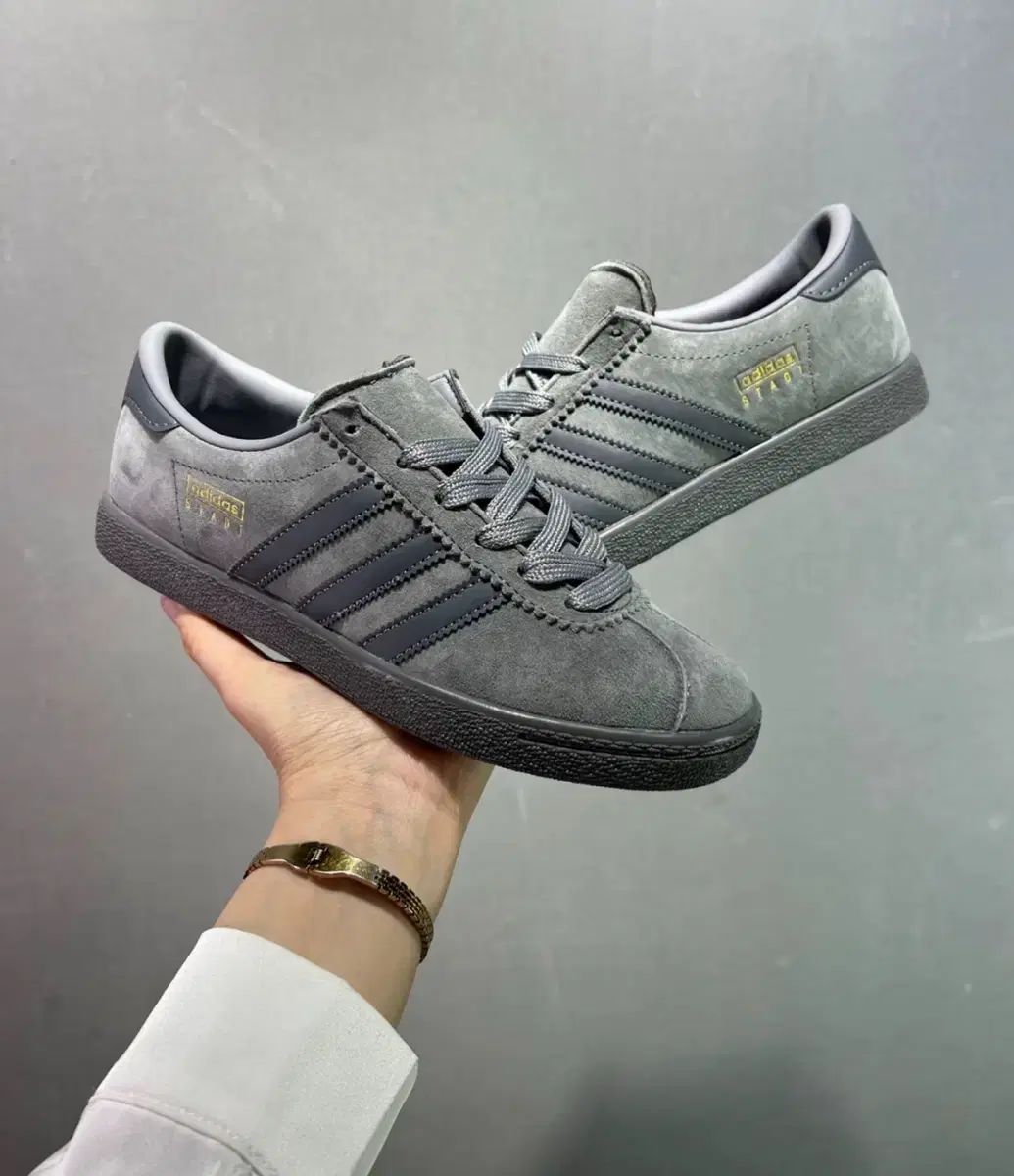 アディダス シュタット