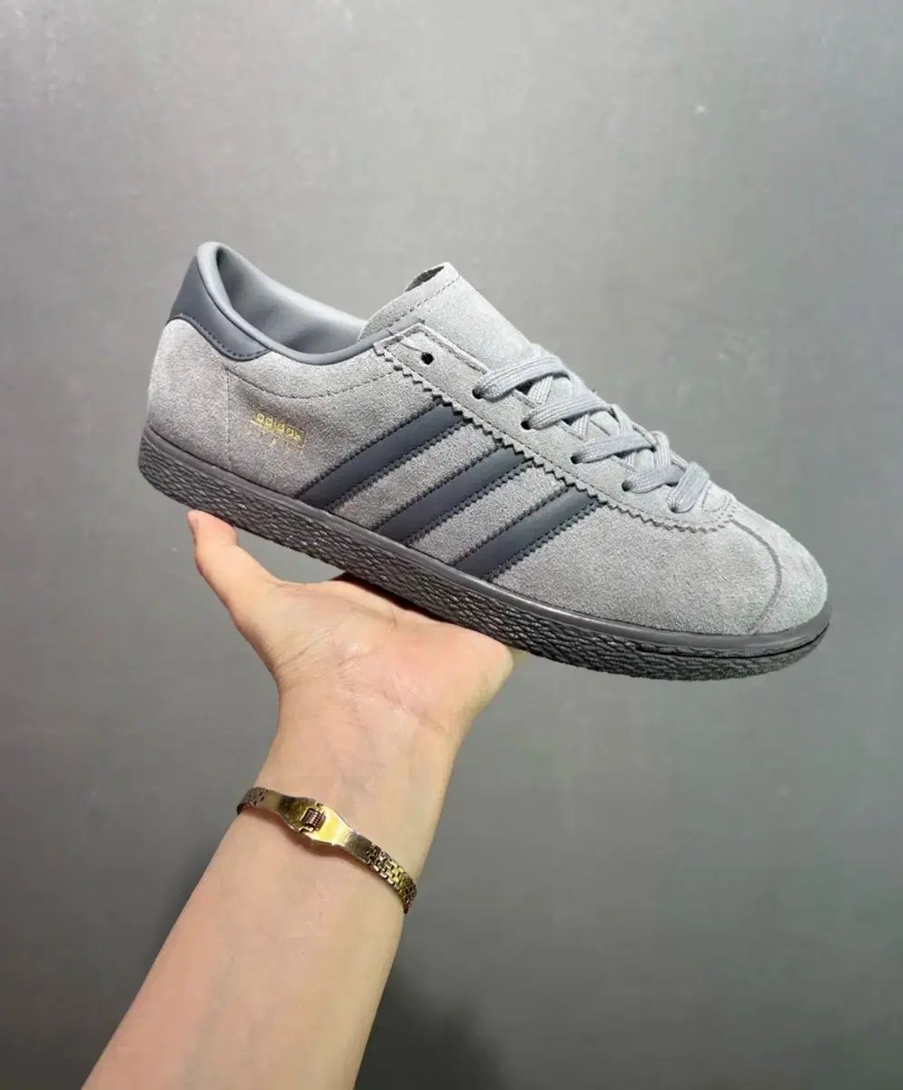 アディダス シュタット グレー スニーカー