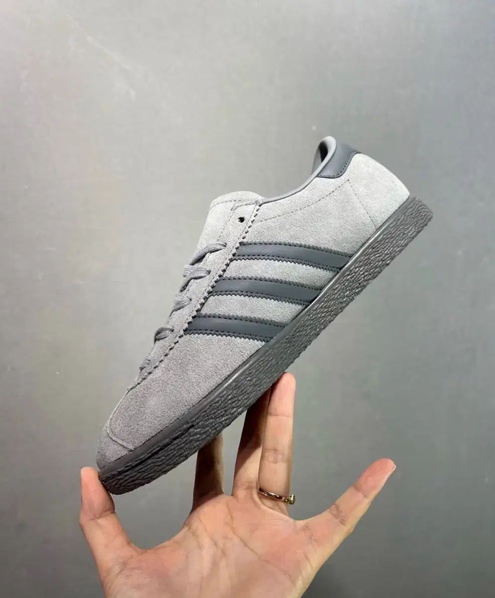 アディダス シュタット グレー スニーカー