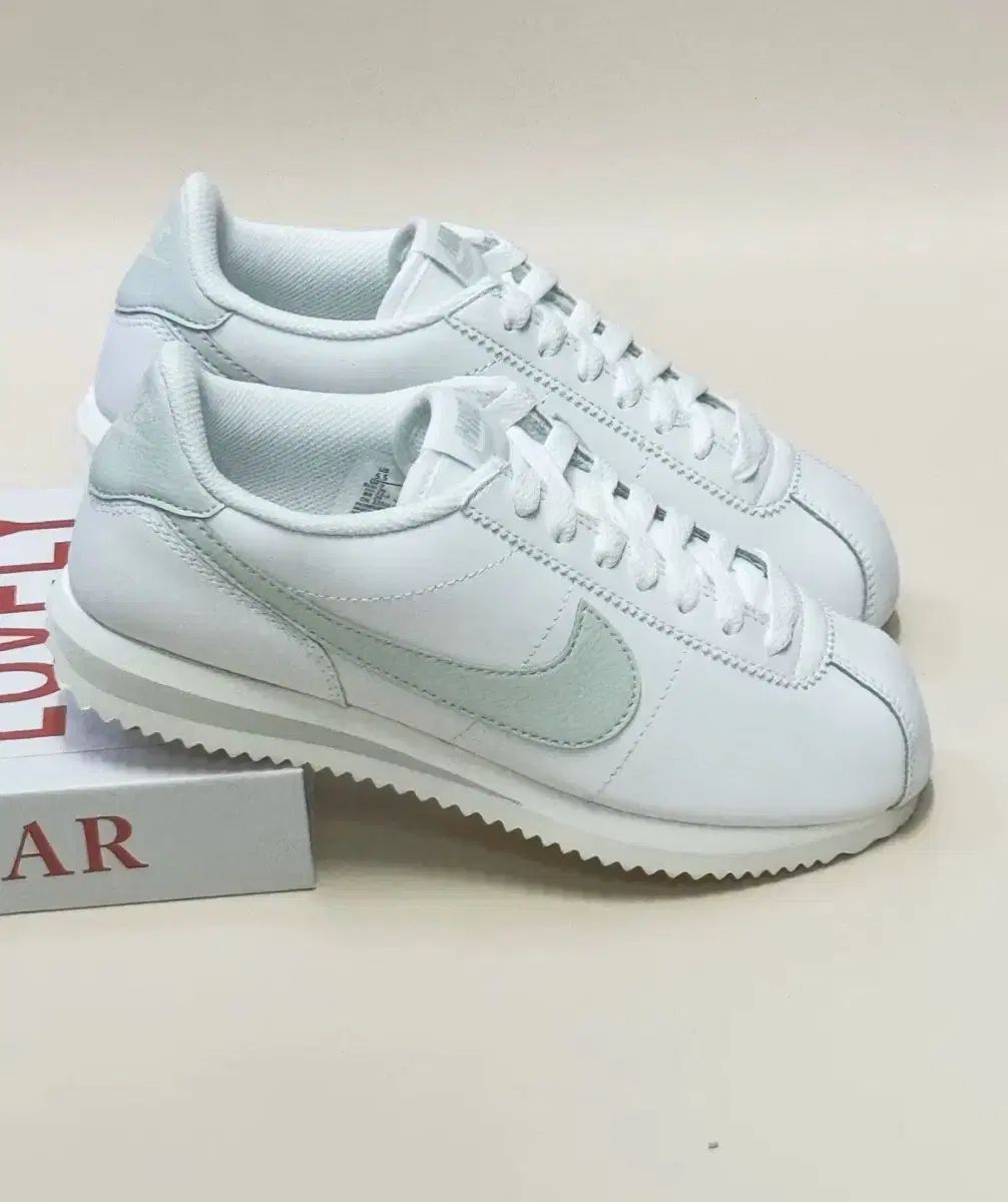 ナイキ スニーカー コルテッツ サミット 白 ミント