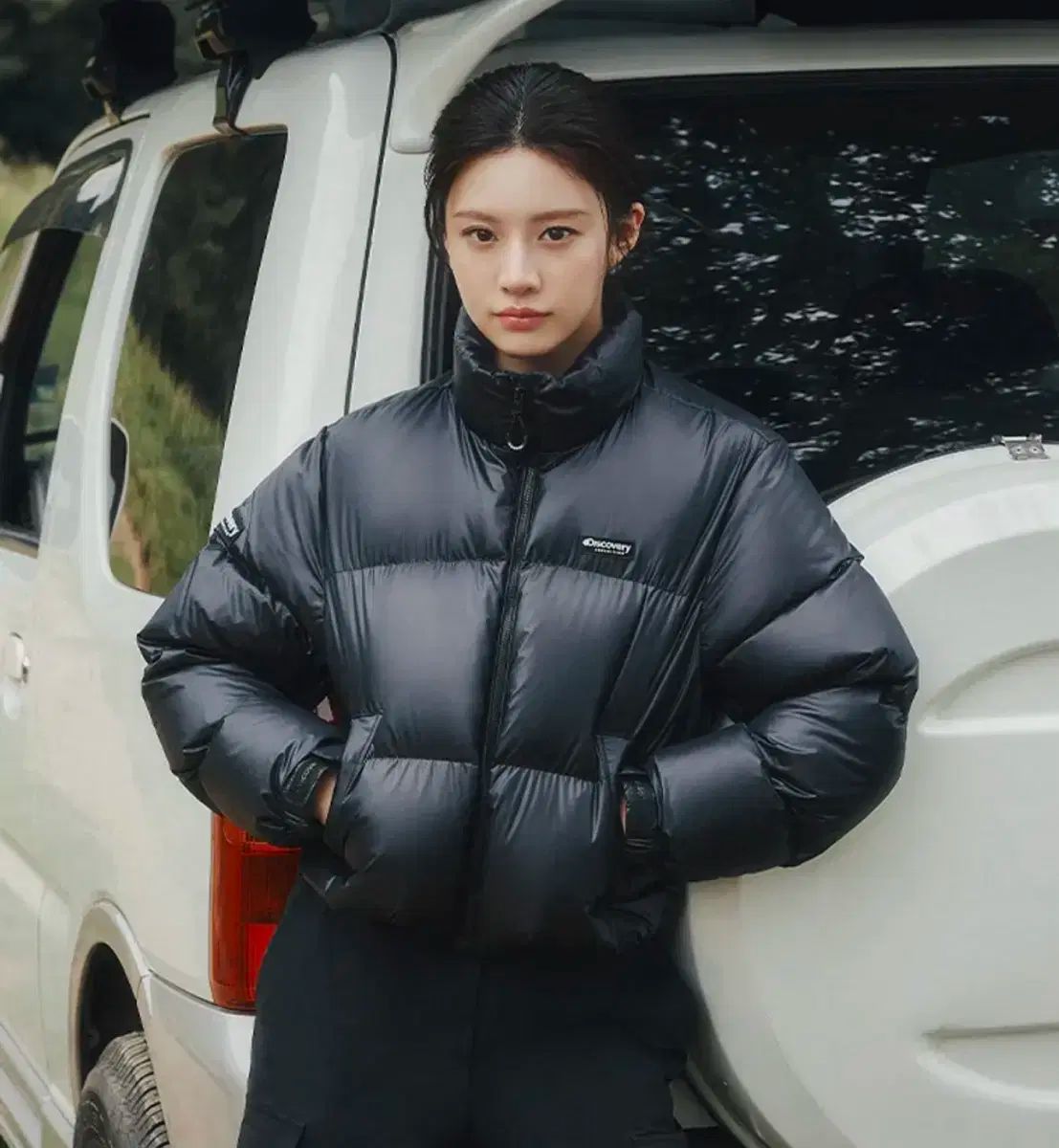 DISCOVERY レディース 反射スローガン クロップド ゴープコア ダウン ジャケット ブラック