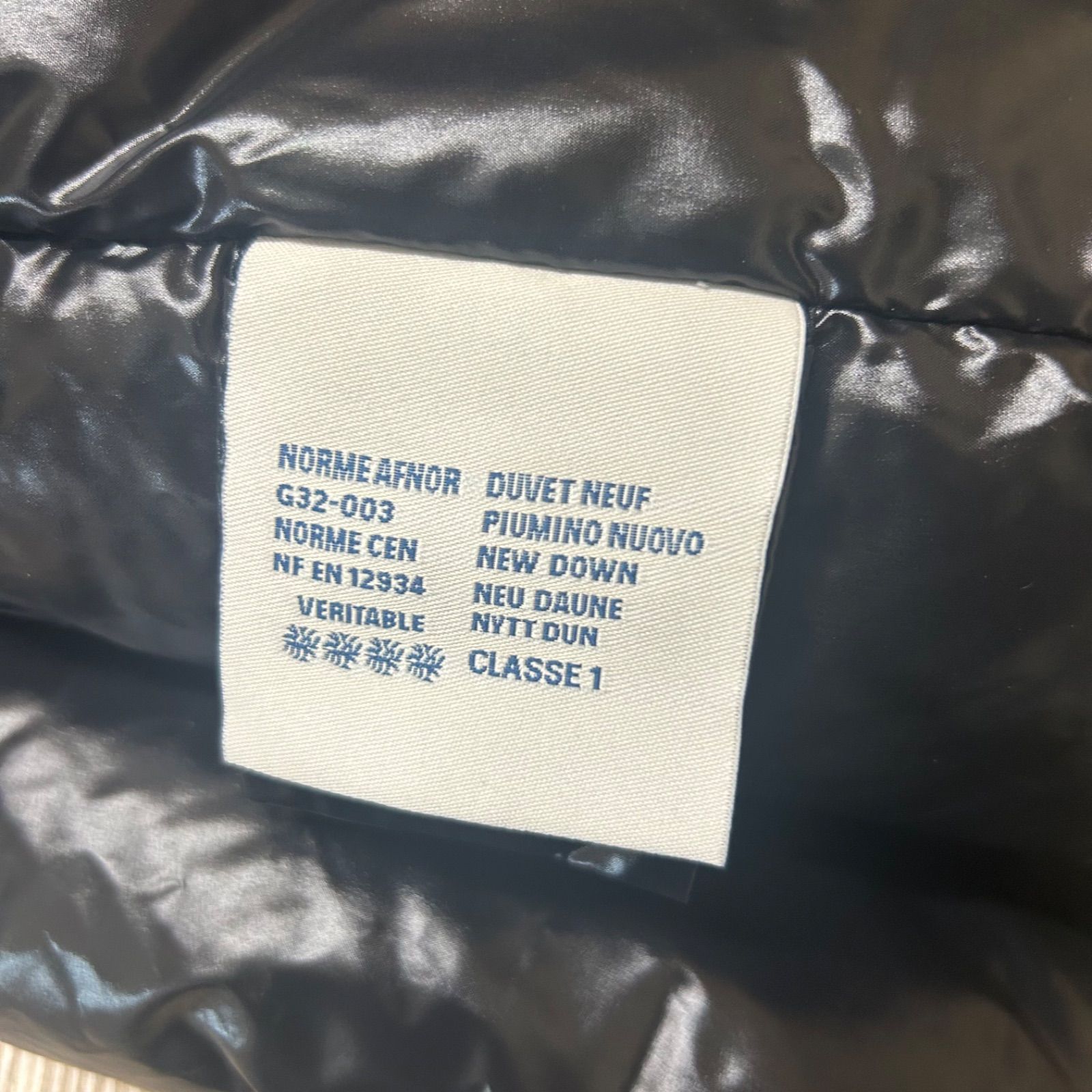 極美品】 MONCLER モンクレールダウンマフラーロゴワッペン黒 - メルカリ