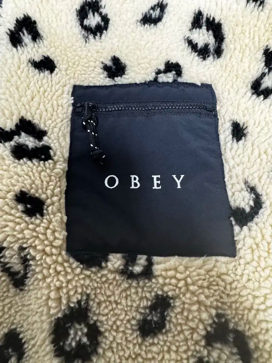 OBEY オベイ