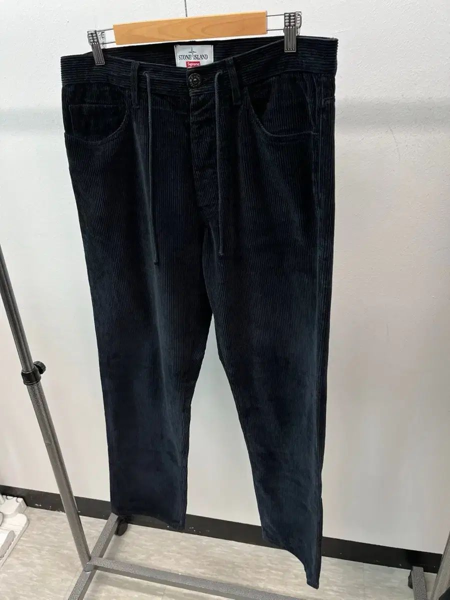 32 ストーンアイランドxシュプリーム コーデュロイ パンツ