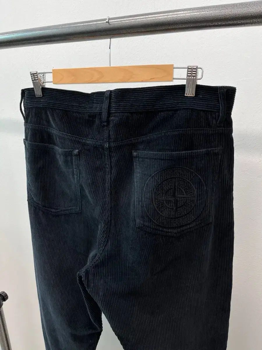  32 ストーンアイランドxシュプリーム コーデュロイ パンツ チノパン パンツ