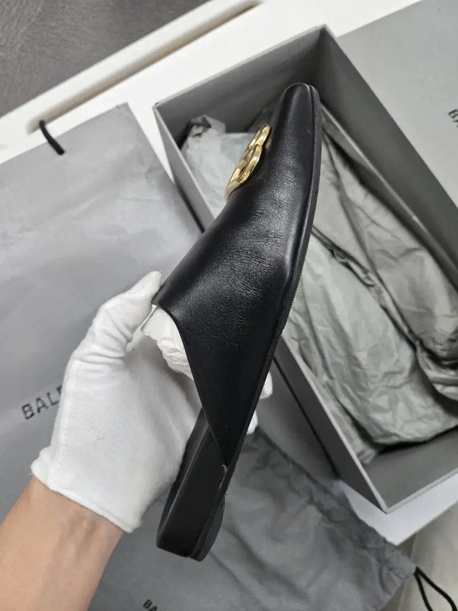 バレンシアガ スリッパ