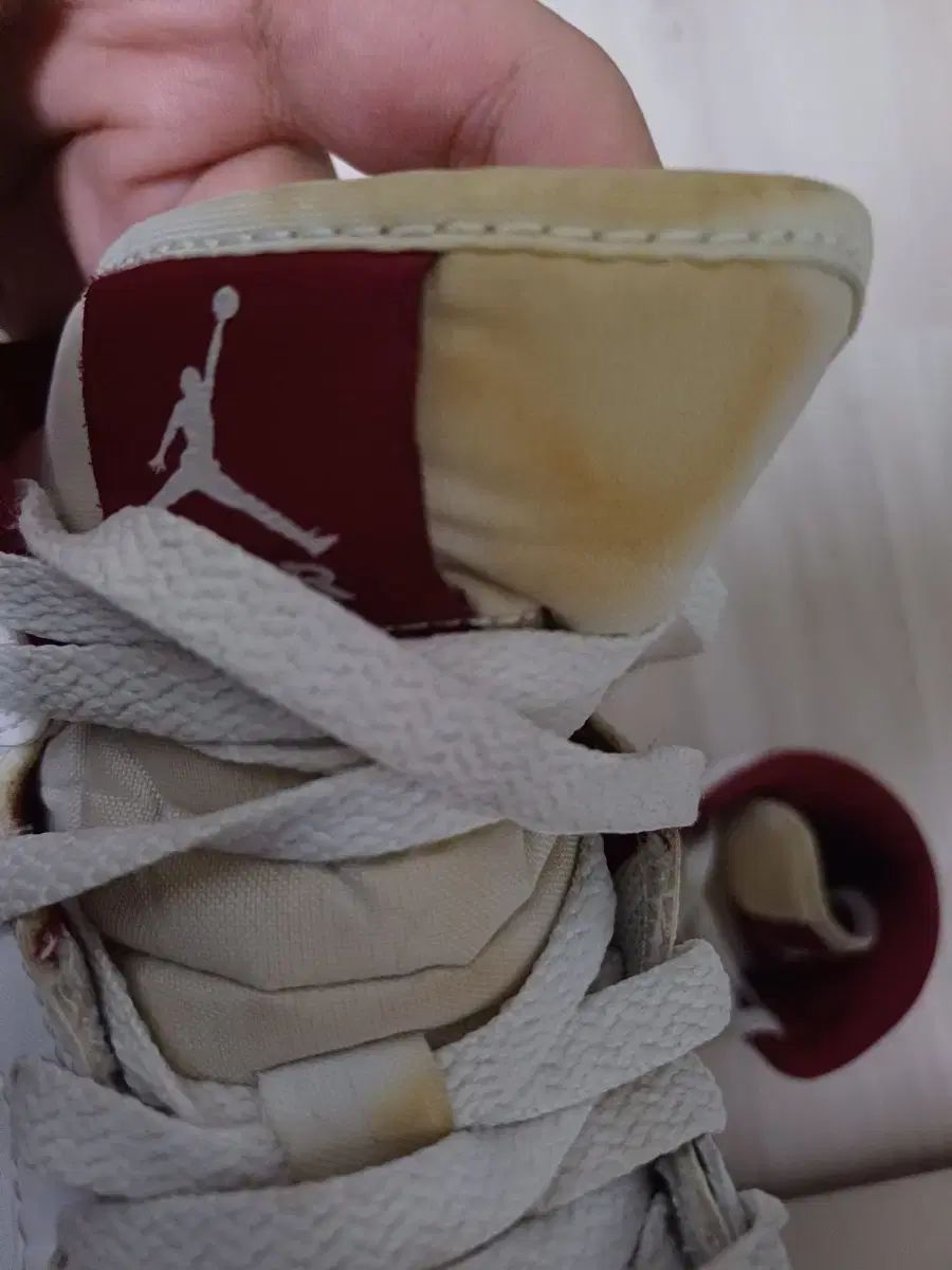  ジョーダン 1 ミッド チャンピオンシップ レッド シューズ(男性用) バスケットボール