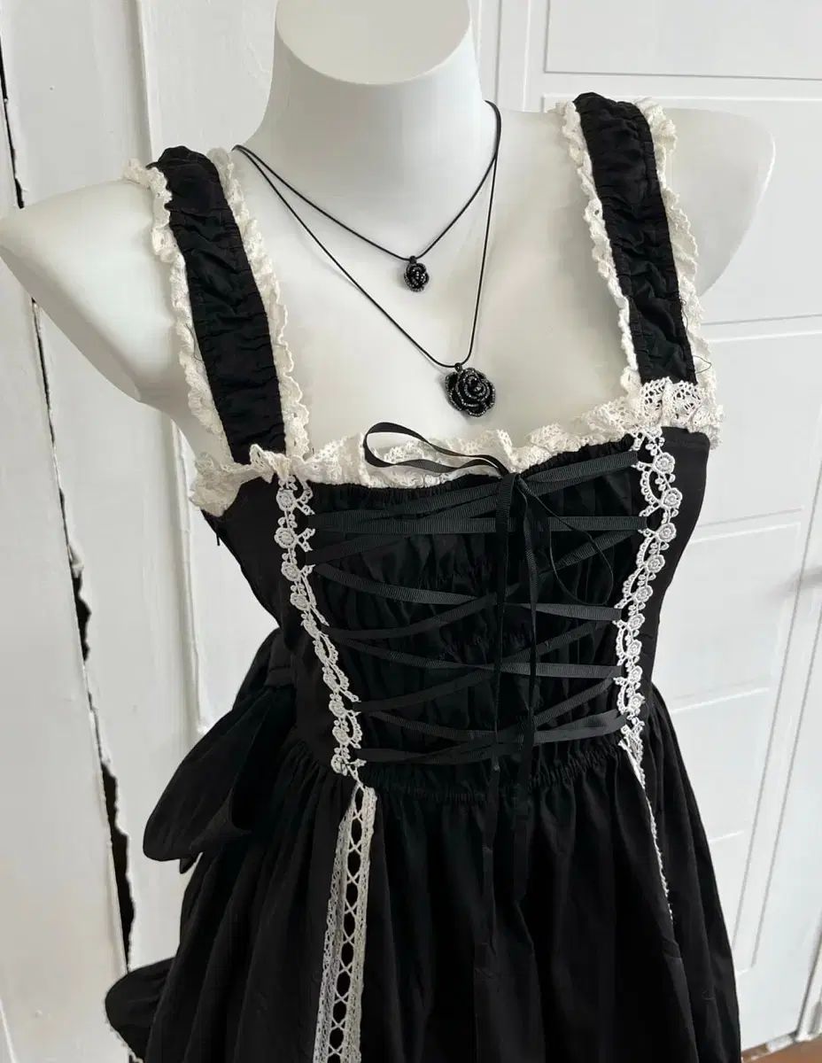 地雷系 ゴス **look** レース フリル リボン **ONE PIECE**
