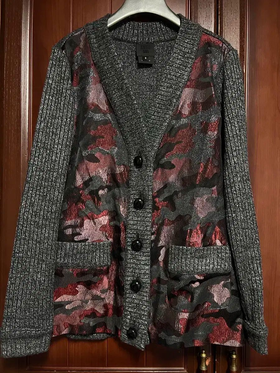 アナスイ カーゴ パータン Vネック カーディガン