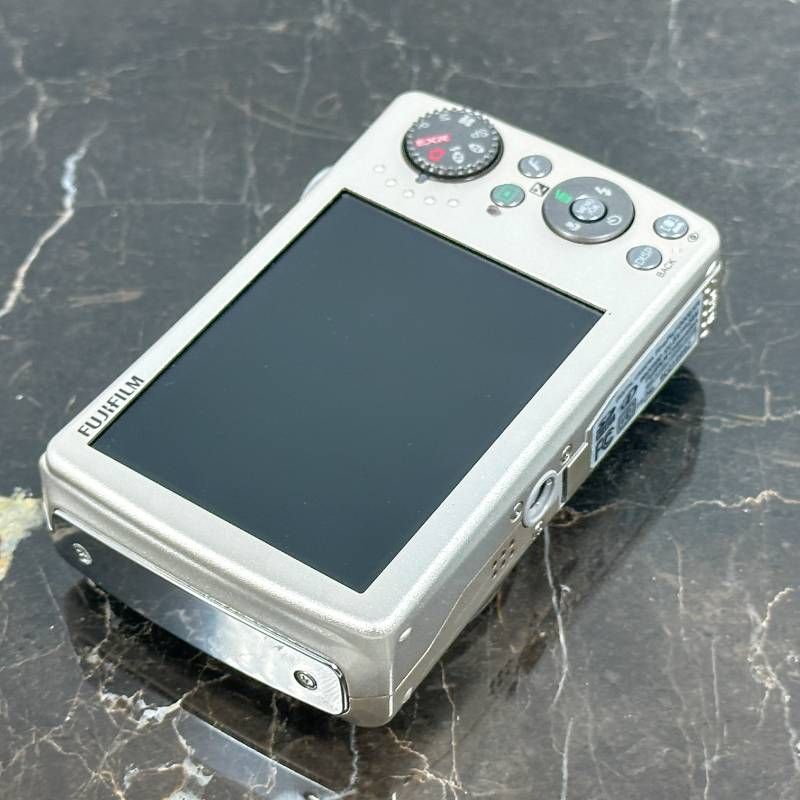  FinePix F 200 EXR シルバー コンデジ デジカメ 1200万画素 EXRセンサー 名機 コンパクトデジタルカメラ デジタルカメラ