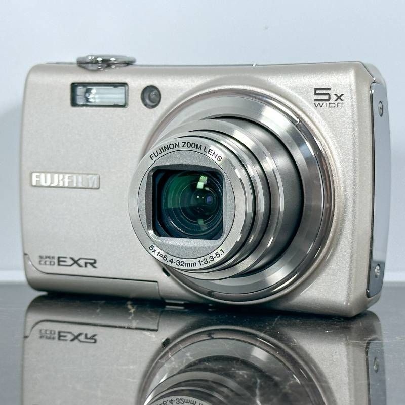 FinePix F 200 EXR シルバー コンデジ デジカメ 1200万画素 EXRセンサー 名機