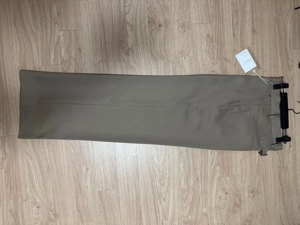 3 LABEL ARCHIVE 新チノバックツイルパンツ オリーブ