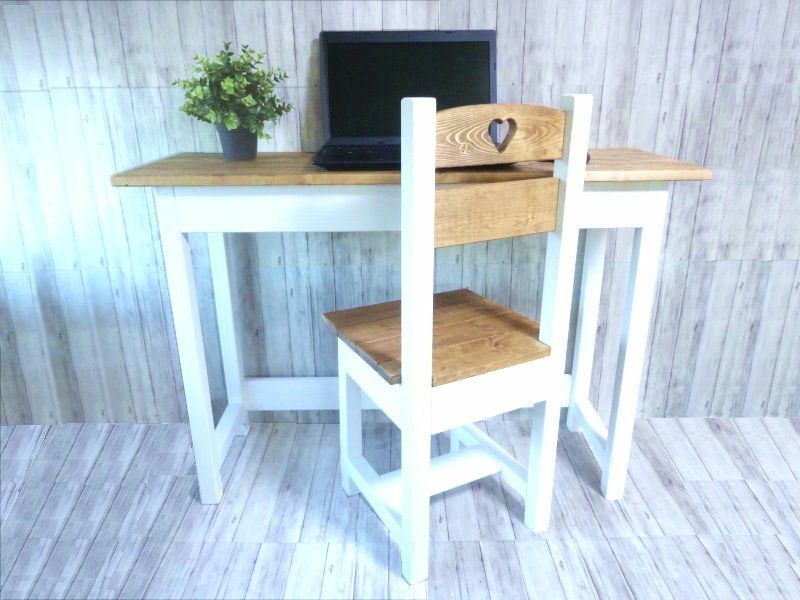 チーク色×ホワイト