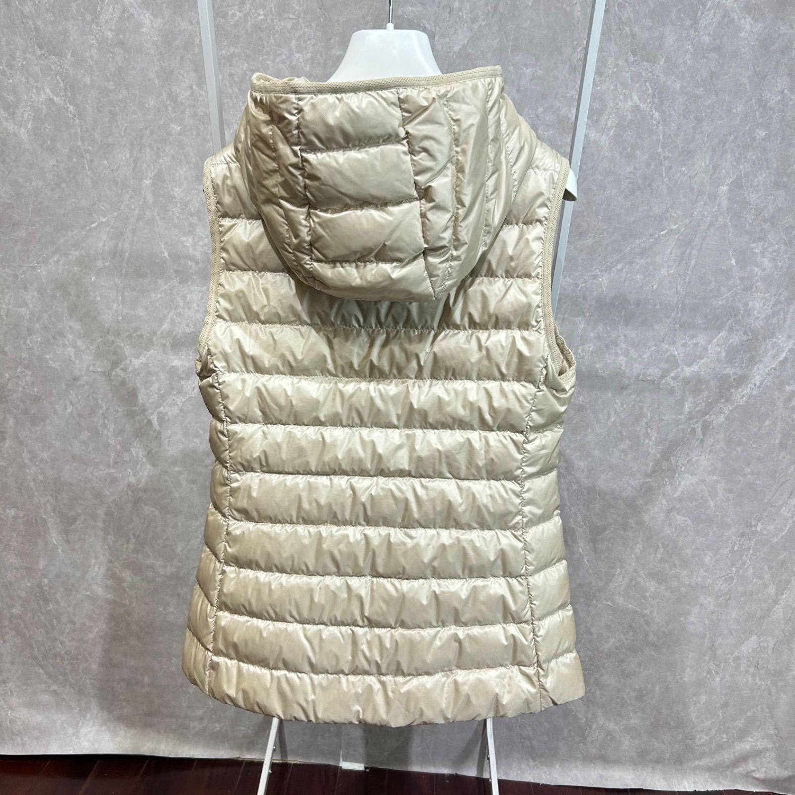【新作】【未使用】MONCLER モンクレールGLYGOSダウンベストベージュ1 新作】【未使用】 MONCLER モンクレールGLYGOSダウンベストベージュ1