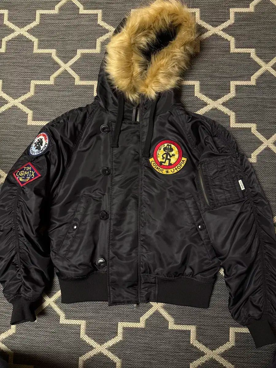 チームコミックス パッチド MA 1 フーディー デッキ アウター ブラック S