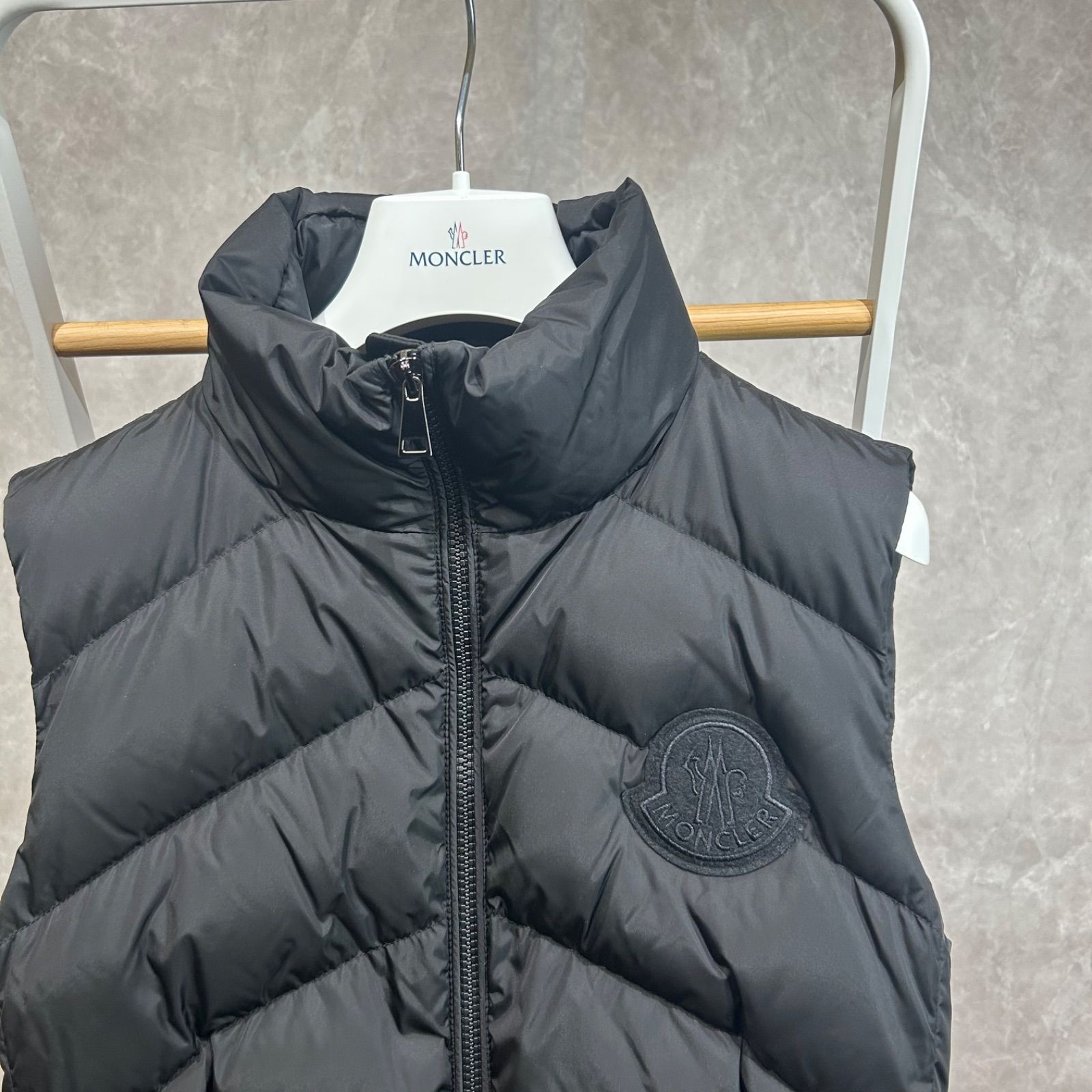 極美品】 MONCLERモンクレールダウンベストジレ GILET黒0 - メルカリ