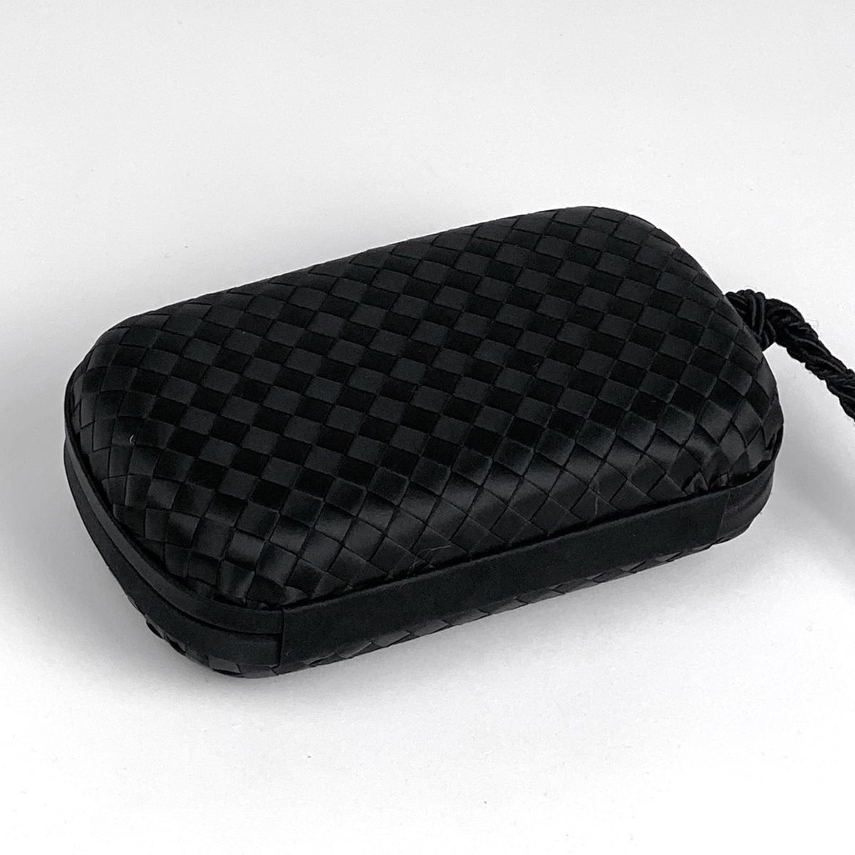ボッテガヴェネタ BOTTEGAVENETA イントレチャート ポーチ パーティーバッグ アクセサリーポーチ サテン ブラック レディース