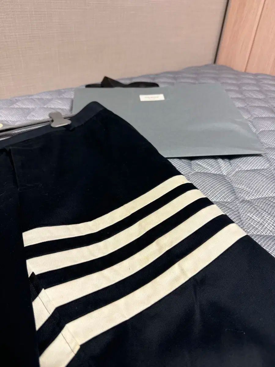 ブラウン アンコンストラクテッド