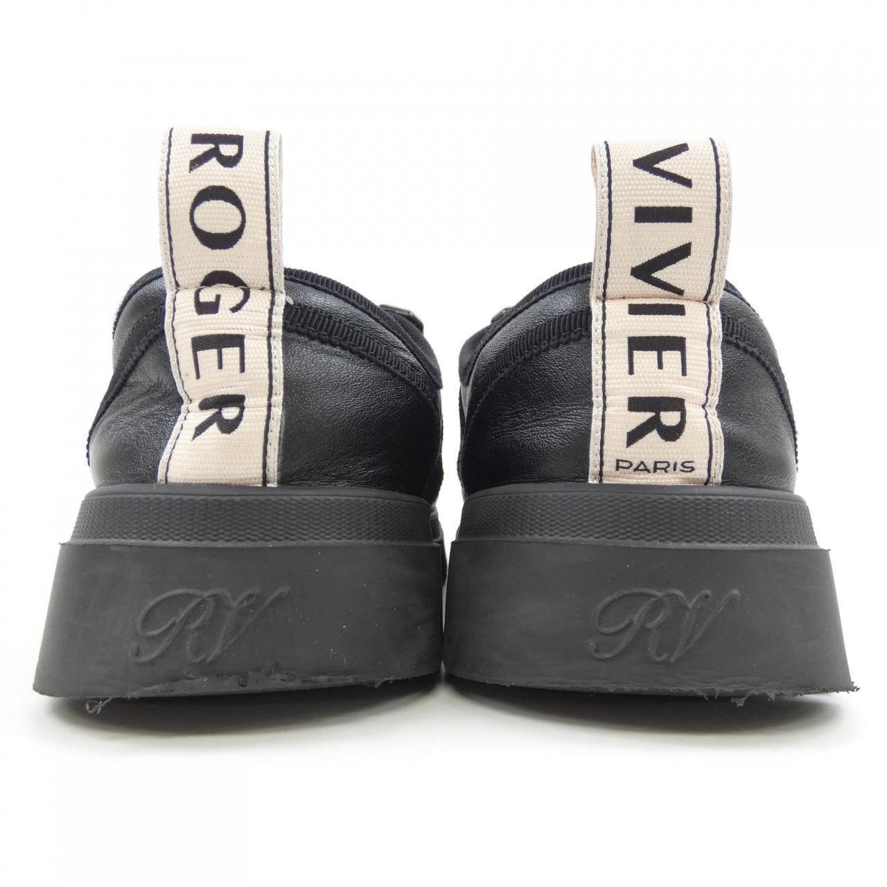 ロジェヴィヴィエ ROGER