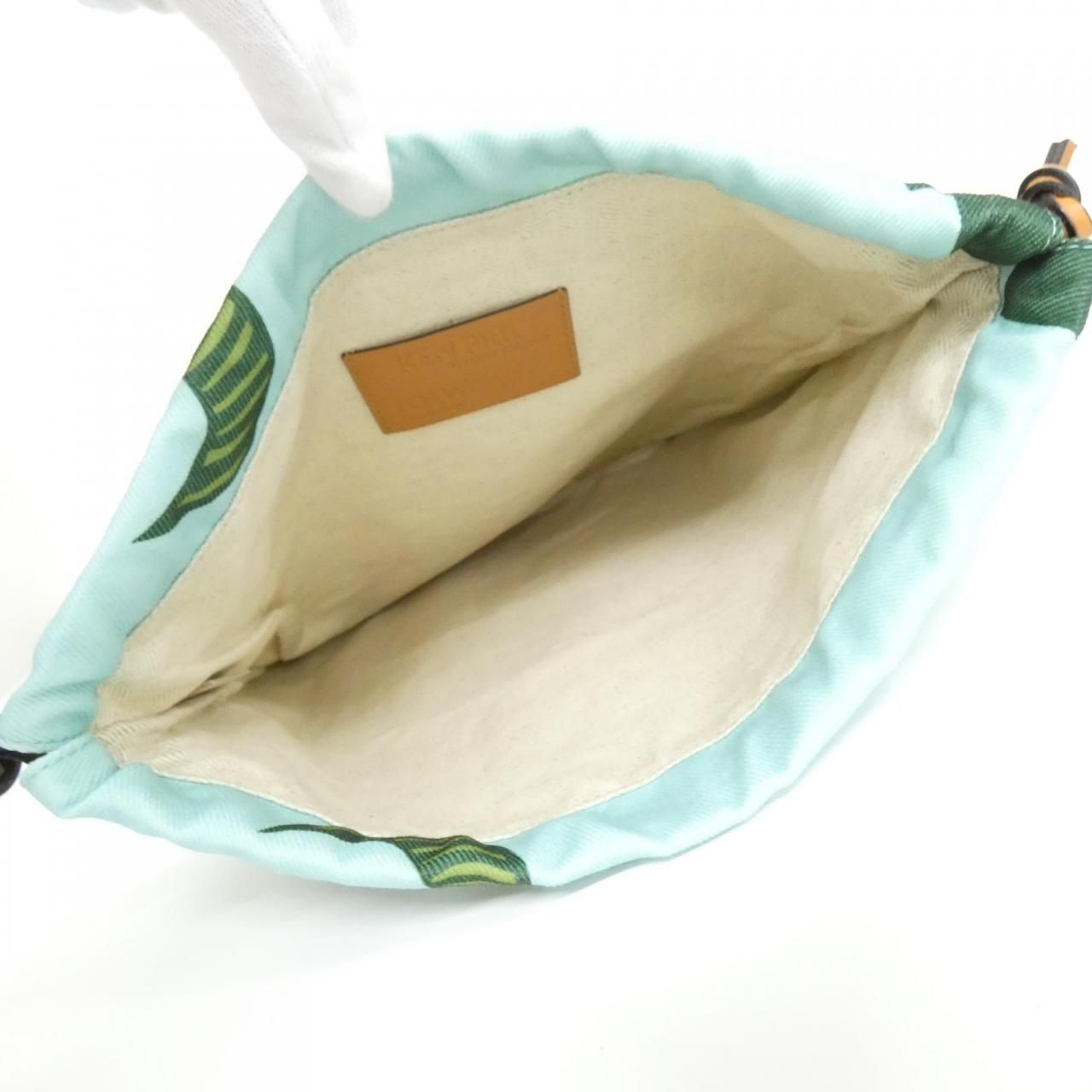 C822057X05 ポーチ