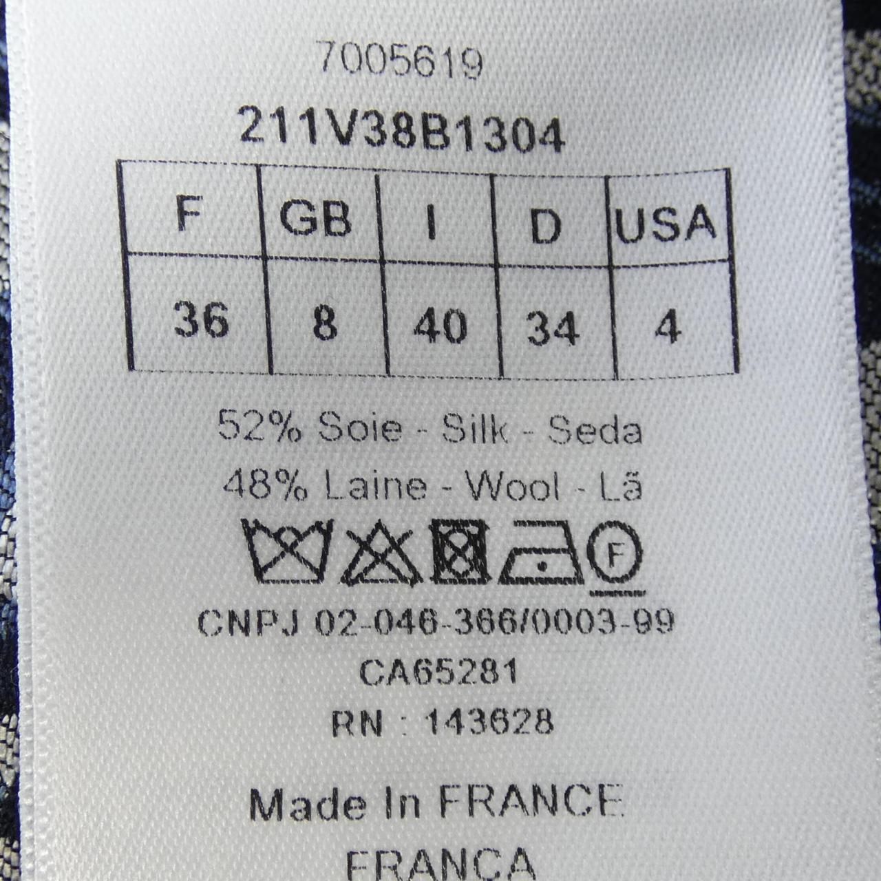 ESSENTIALS ジャケット