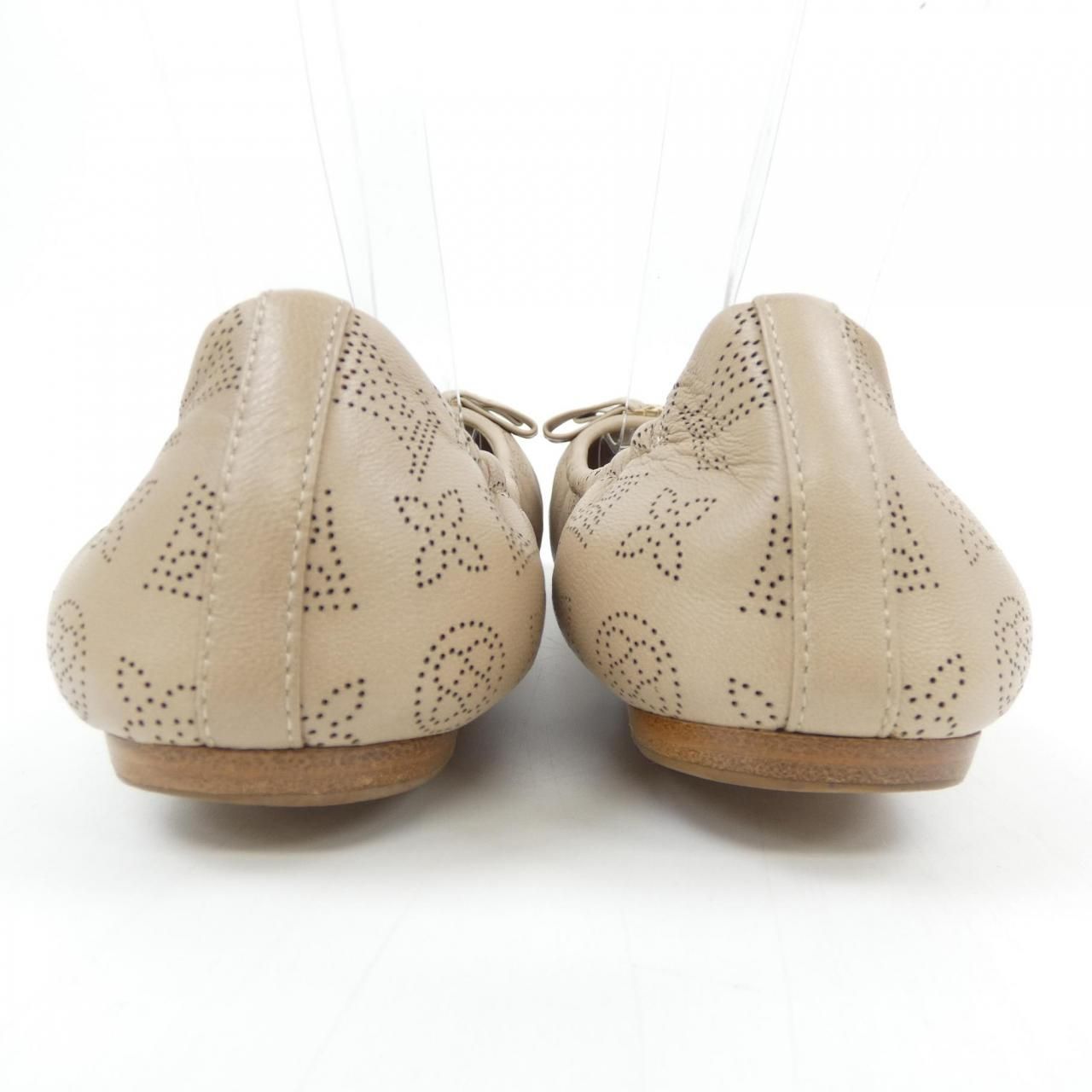 フラットシューズ