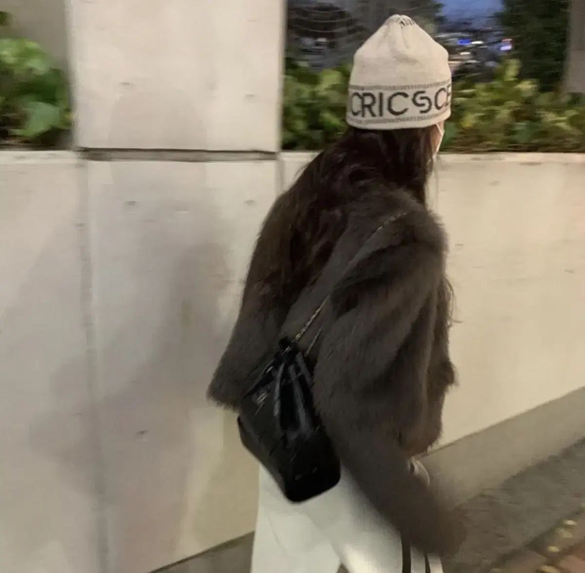 ポスター 渋谷 ファージャケット ブラウン GULLKHAN_COM