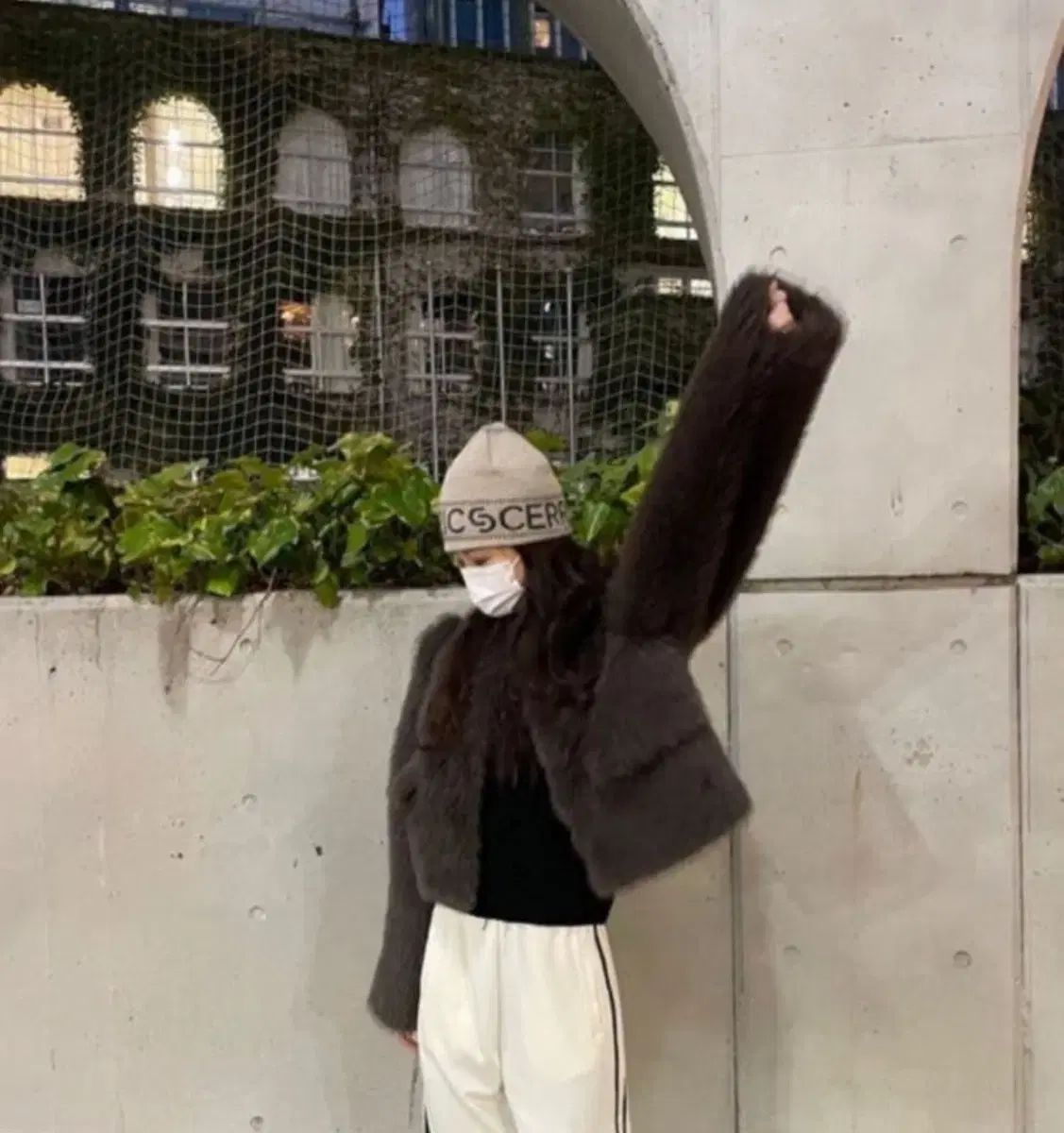 ポスター 渋谷 ファージャケット ブラウン