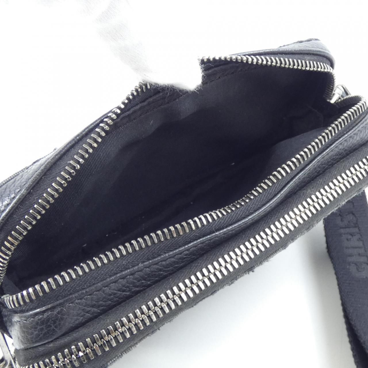 DIOR ストラップ付きジップポーチ