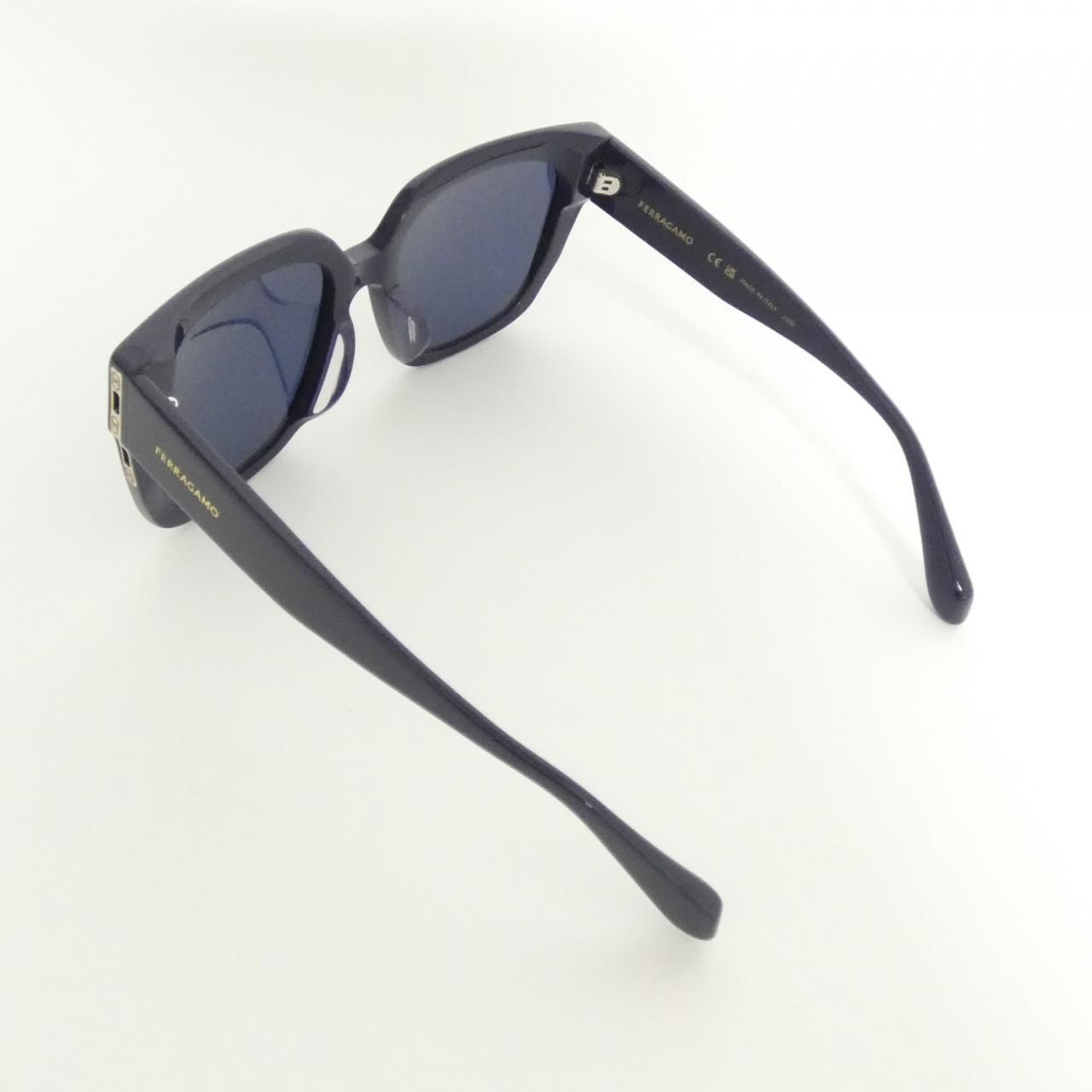 サルヴァトーレフェラガモ SF1113SLB