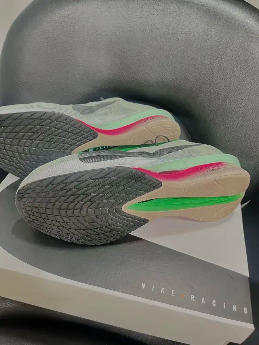 ランニングシューズ 280