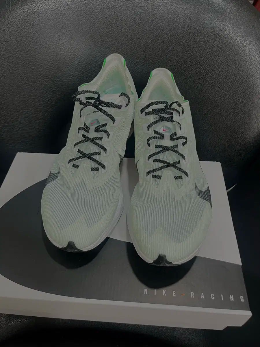 ランニングシューズ 280