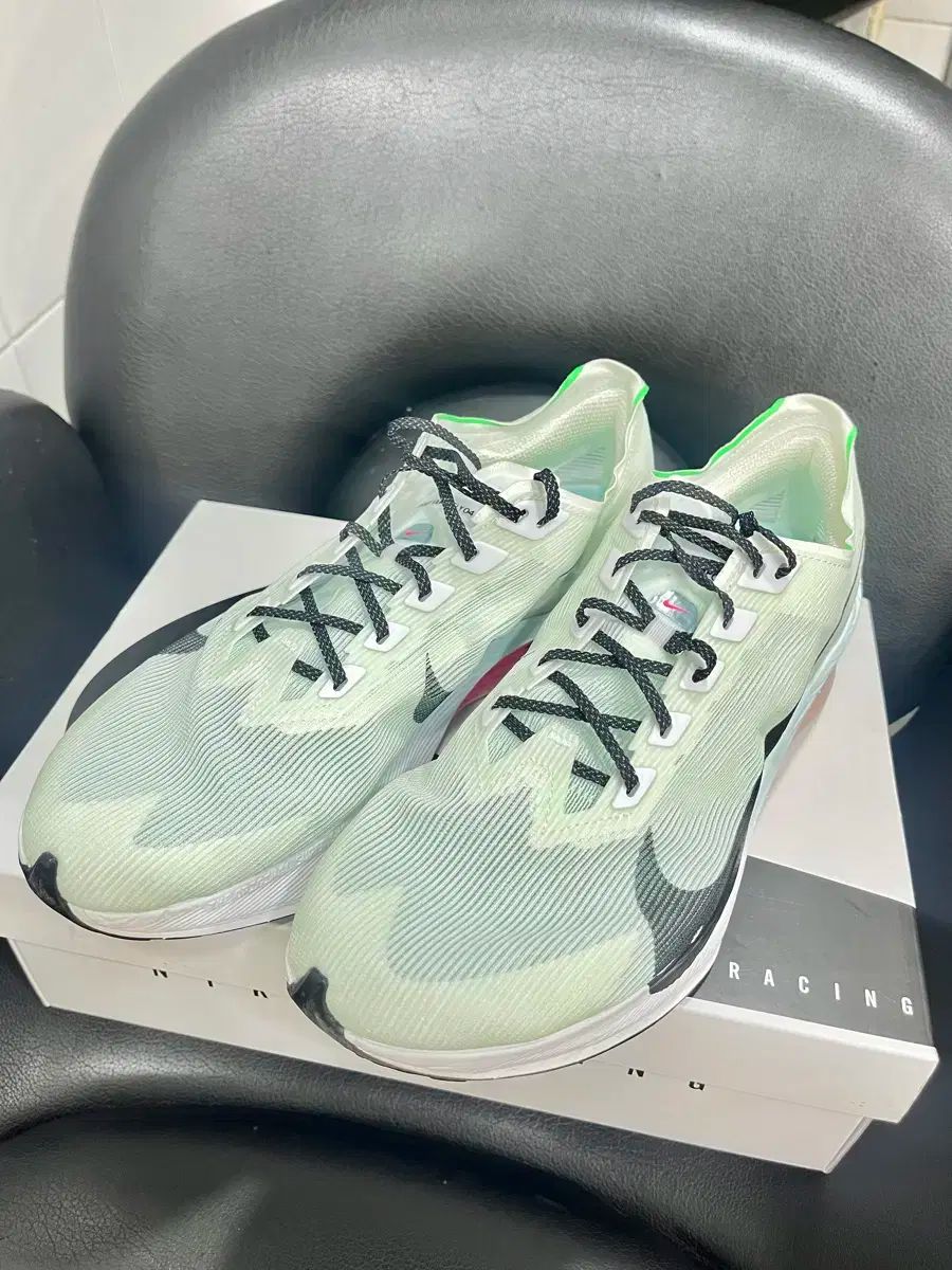 NIKE ランニングシューズ 280 ヴェイパーフライ4