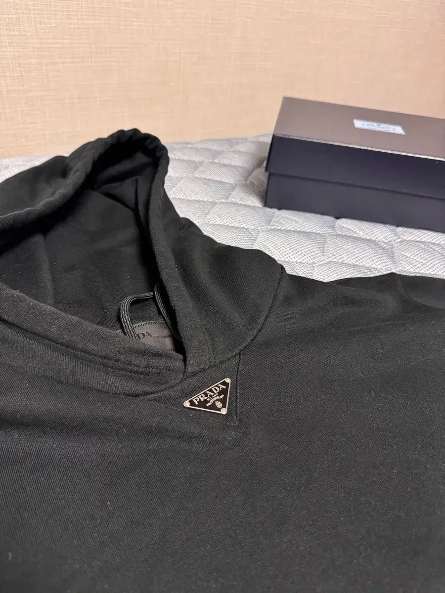 正規品|M PRADA プラダ 三角ロゴ ナイロンポケット フーディーTシャツ