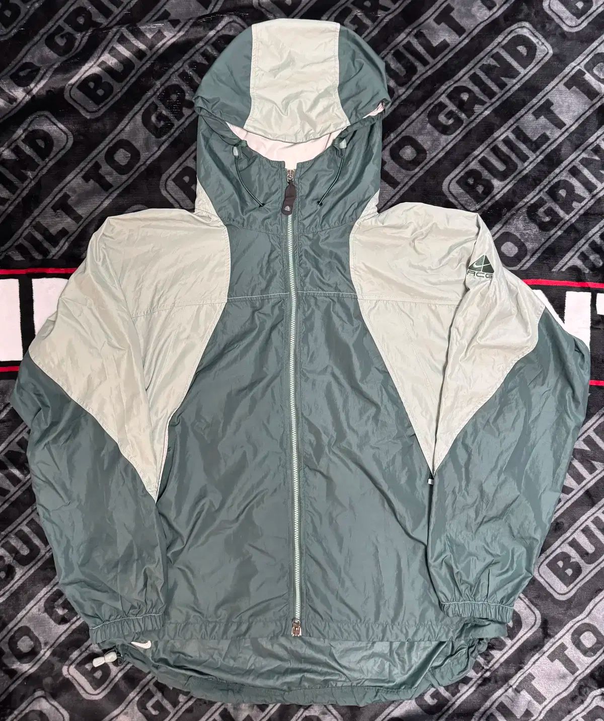 ナイキ オール コンディション ギア パッカブル ウインドブレーカー グリーン