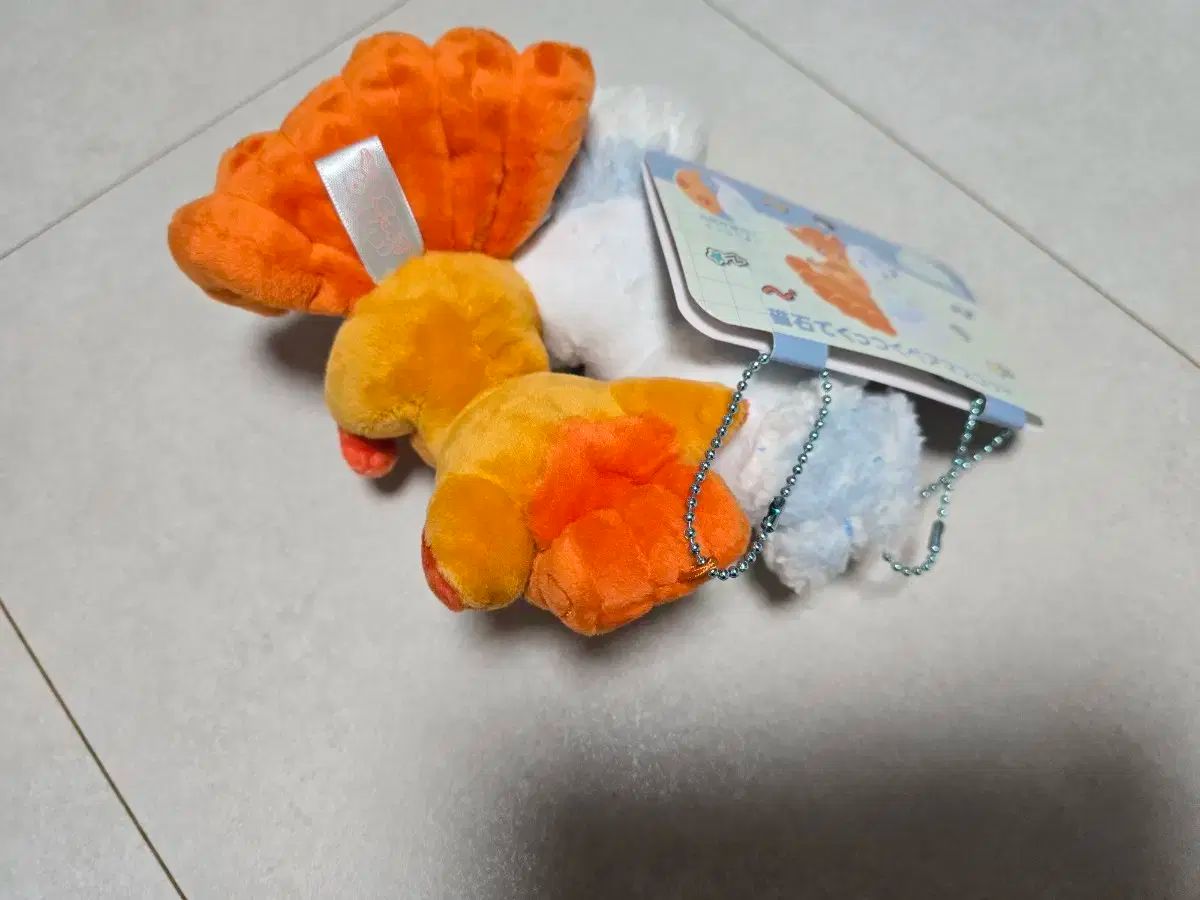 レア ひょっこり マスコット ロコン ぬいぐるみ ピンバッジ ボール