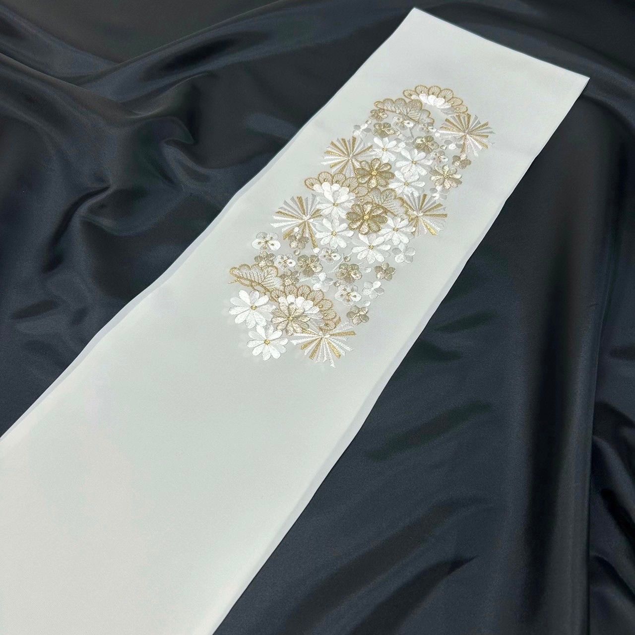 帯締め 帯揚げ 重衿 半衿 4点 花型 ちりめん 白金 シルエリー 成人式