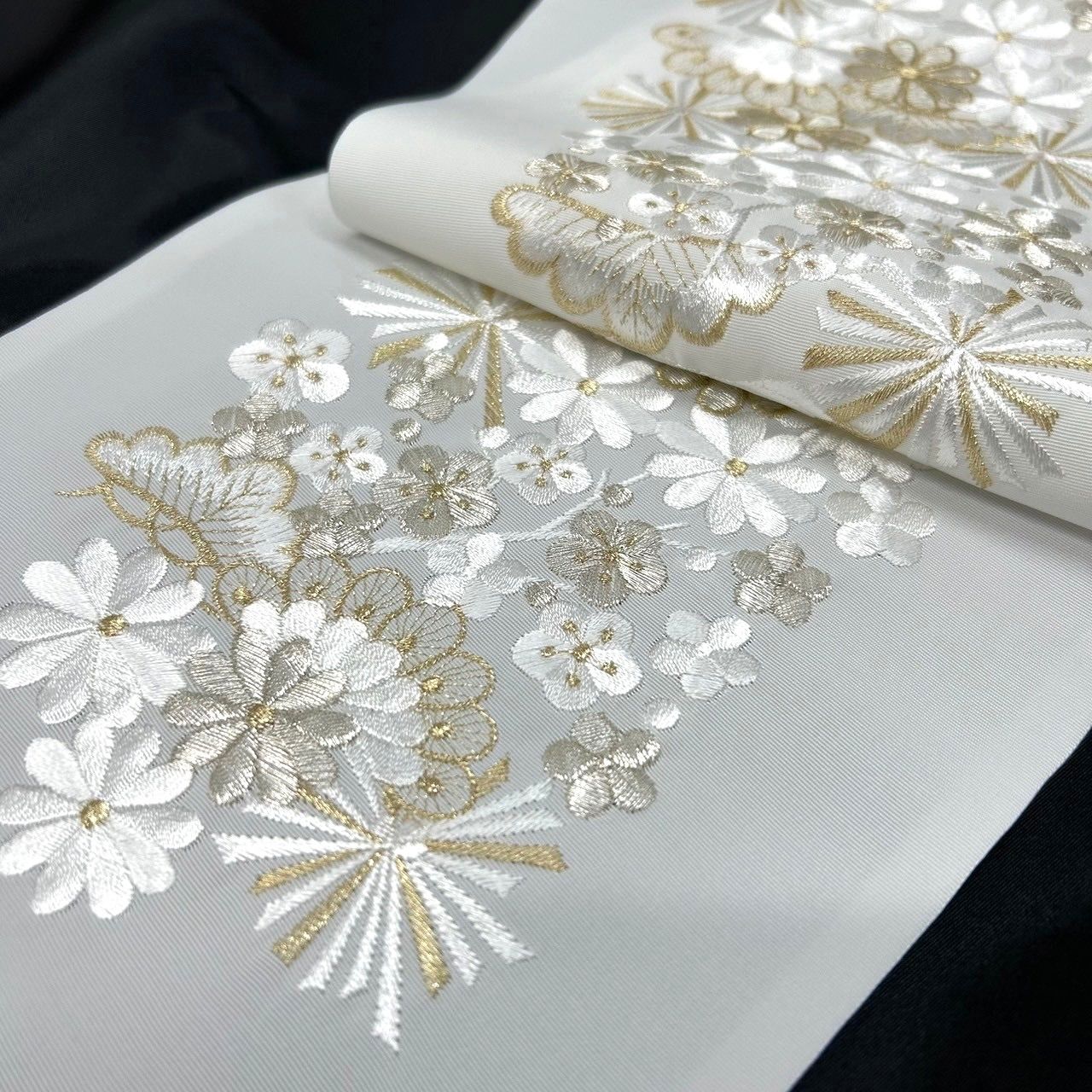 帯締め 帯揚げ 重衿 半衿 4点 花型 ちりめん 白金 シルエリー 成人式